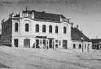 A Várpalota és Vidéke Takarékpénztár és a városháza 1910-ben (Várpalota)(61533 bytes)